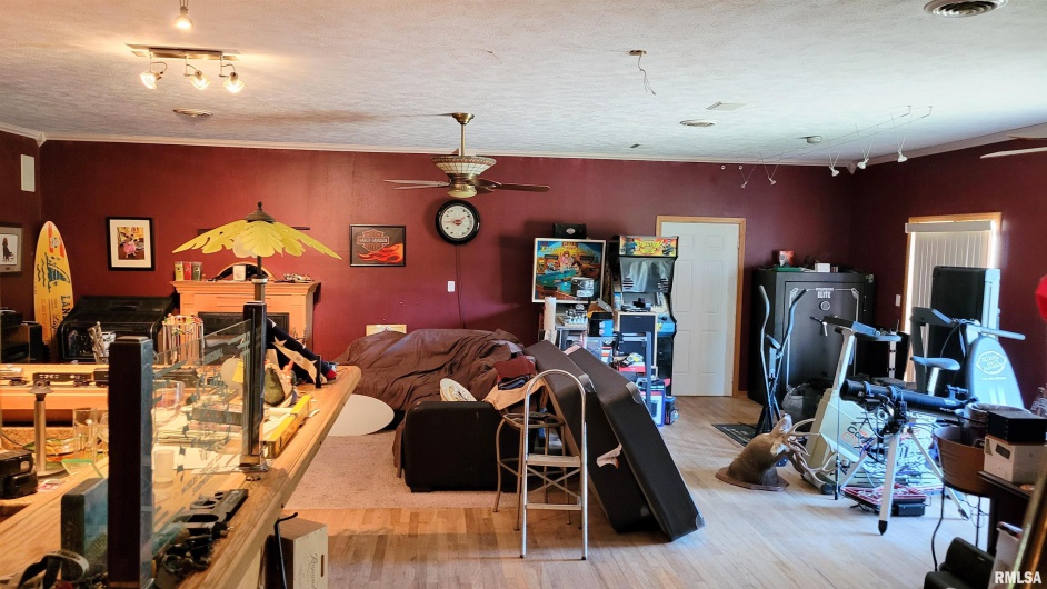 3898 COUNTRY CLUB Road, Carbondale, Illinois 62901, 3 Bedrooms Bedrooms, 0 ,3 BathroomsBathrooms,Residential,For Sale,COUNTRY CLUB,0,RMAEB460400