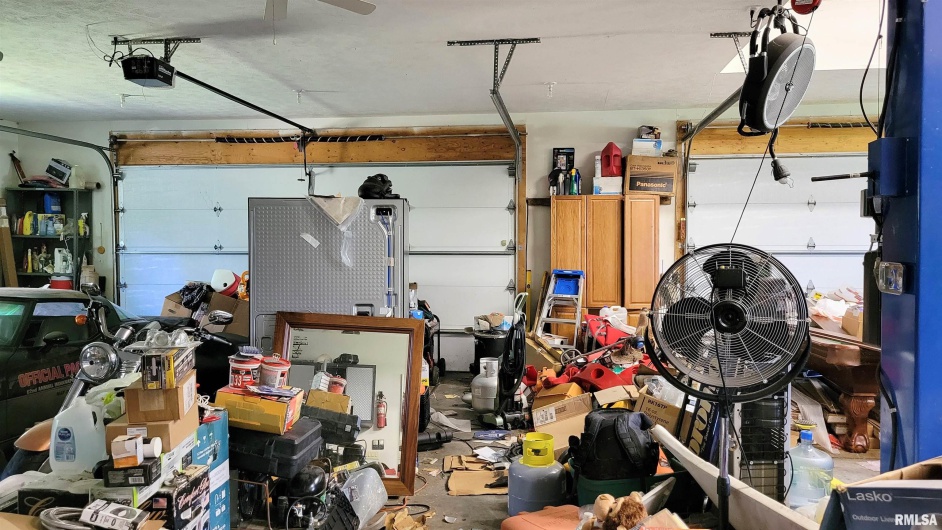 3898 COUNTRY CLUB Road, Carbondale, Illinois 62901, 3 Bedrooms Bedrooms, 0 ,3 BathroomsBathrooms,Residential,For Sale,COUNTRY CLUB,0,RMAEB460400