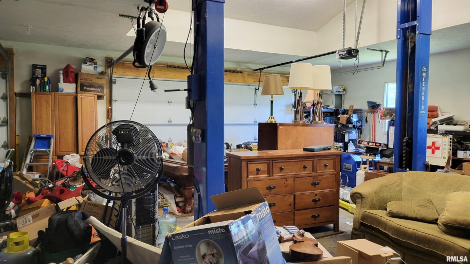 3898 COUNTRY CLUB Road, Carbondale, Illinois 62901, 3 Bedrooms Bedrooms, 0 ,3 BathroomsBathrooms,Residential,For Sale,COUNTRY CLUB,0,RMAEB460400