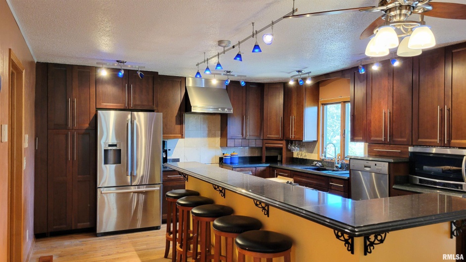 3898 COUNTRY CLUB Road, Carbondale, Illinois 62901, 3 Bedrooms Bedrooms, 0 ,3 BathroomsBathrooms,Residential,For Sale,COUNTRY CLUB,0,RMAEB460400