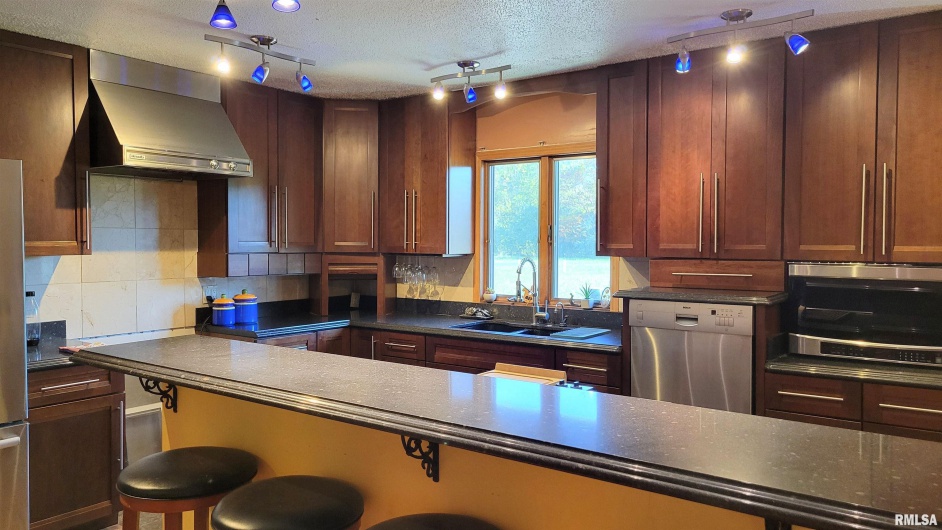 3898 COUNTRY CLUB Road, Carbondale, Illinois 62901, 3 Bedrooms Bedrooms, 0 ,3 BathroomsBathrooms,Residential,For Sale,COUNTRY CLUB,0,RMAEB460400