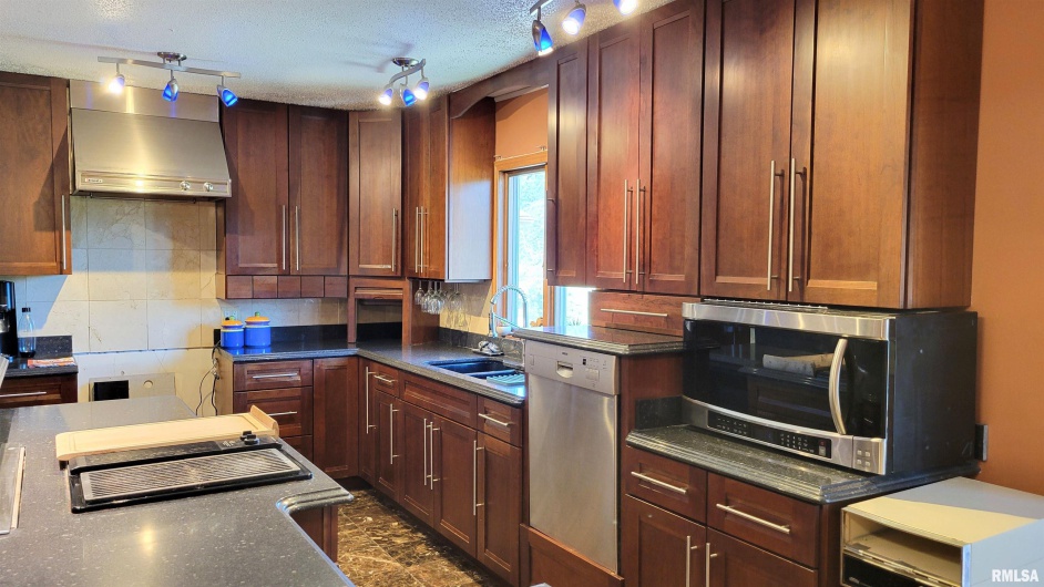 3898 COUNTRY CLUB Road, Carbondale, Illinois 62901, 3 Bedrooms Bedrooms, 0 ,3 BathroomsBathrooms,Residential,For Sale,COUNTRY CLUB,0,RMAEB460400