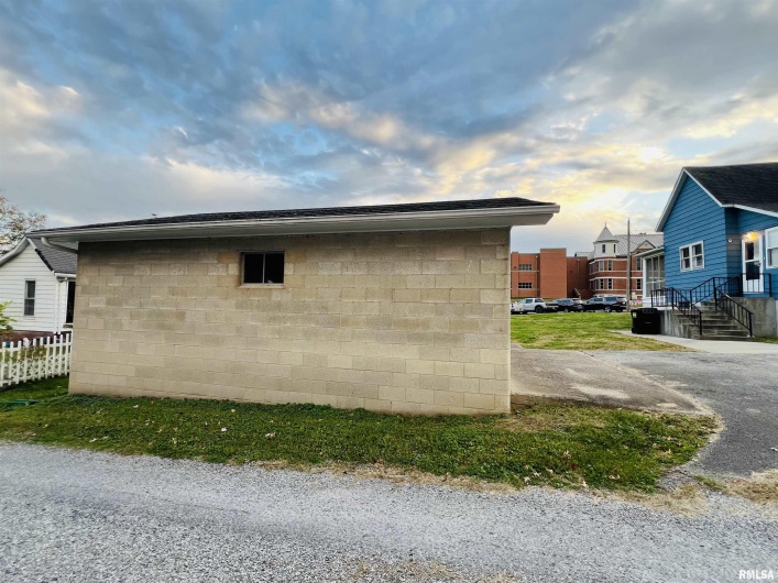 734 MCKINLEY Street, Harrisburg, Illinois 62946, 3 Bedrooms Bedrooms, 0 ,2 BathroomsBathrooms,Residential,For Sale,MCKINLEY,0,RMAEB460414