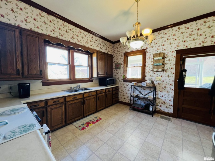 734 MCKINLEY Street, Harrisburg, Illinois 62946, 3 Bedrooms Bedrooms, 0 ,2 BathroomsBathrooms,Residential,For Sale,MCKINLEY,0,RMAEB460414