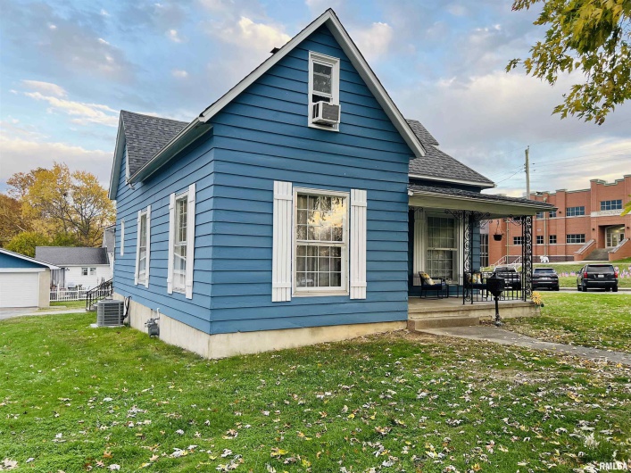 734 MCKINLEY Street, Harrisburg, Illinois 62946, 3 Bedrooms Bedrooms, 0 ,2 BathroomsBathrooms,Residential,For Sale,MCKINLEY,0,RMAEB460414