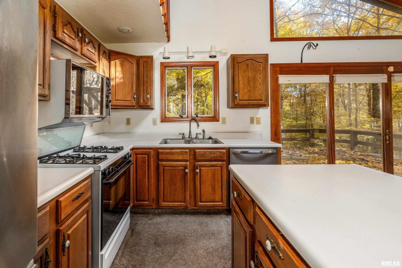 4648 Highway 127, Carbondale, Illinois 62903, 3 Bedrooms Bedrooms, 0 ,2 BathroomsBathrooms,Residential,For Sale,Highway 127,0,RMAEB460416