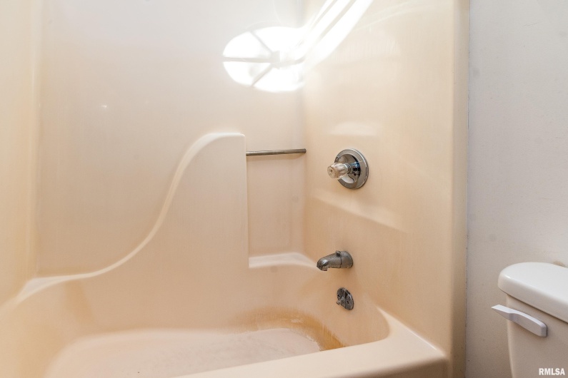 4648 Highway 127, Carbondale, Illinois 62903, 3 Bedrooms Bedrooms, 0 ,2 BathroomsBathrooms,Residential,For Sale,Highway 127,0,RMAEB460416