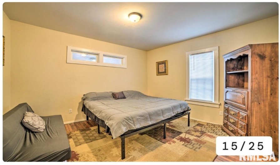 400 FOREST Street, Carbondale, Illinois 62901, 3 Bedrooms Bedrooms, 0 ,2 BathroomsBathrooms,Residential,For Sale,FOREST,0,RMAEB459800