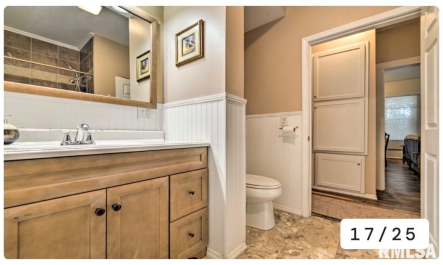 400 FOREST Street, Carbondale, Illinois 62901, 3 Bedrooms Bedrooms, 0 ,2 BathroomsBathrooms,Residential,For Sale,FOREST,0,RMAEB459800