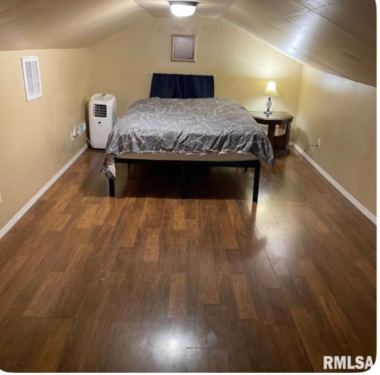 400 FOREST Street, Carbondale, Illinois 62901, 3 Bedrooms Bedrooms, 0 ,2 BathroomsBathrooms,Residential,For Sale,FOREST,0,RMAEB459800