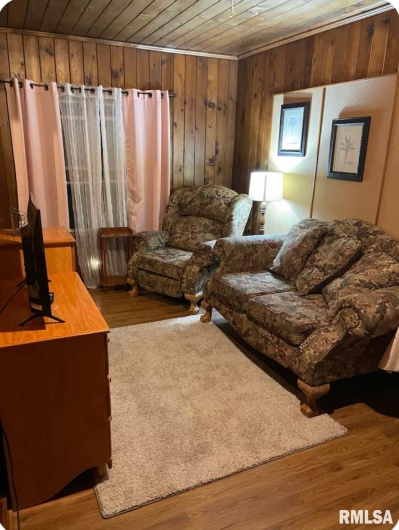 400 FOREST Street, Carbondale, Illinois 62901, 3 Bedrooms Bedrooms, 0 ,2 BathroomsBathrooms,Residential,For Sale,FOREST,0,RMAEB459800