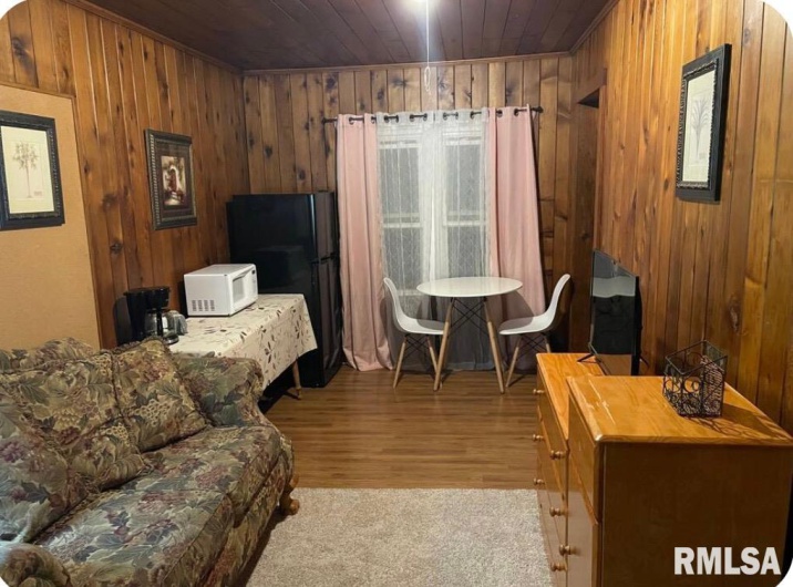 400 FOREST Street, Carbondale, Illinois 62901, 3 Bedrooms Bedrooms, 0 ,2 BathroomsBathrooms,Residential,For Sale,FOREST,0,RMAEB459800