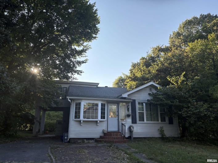 400 FOREST Street, Carbondale, Illinois 62901, 3 Bedrooms Bedrooms, 0 ,2 BathroomsBathrooms,Residential,For Sale,FOREST,0,RMAEB459800