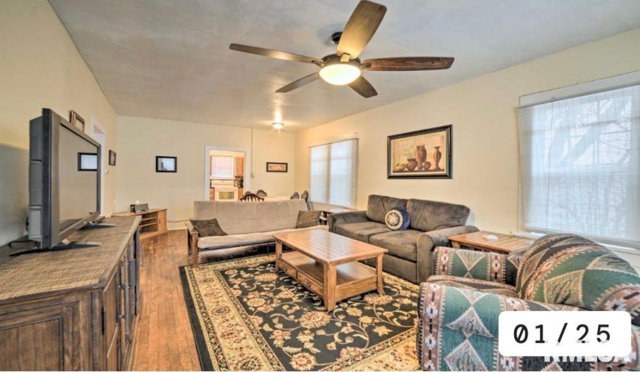 400 FOREST Street, Carbondale, Illinois 62901, 3 Bedrooms Bedrooms, 0 ,2 BathroomsBathrooms,Residential,For Sale,FOREST,0,RMAEB459800