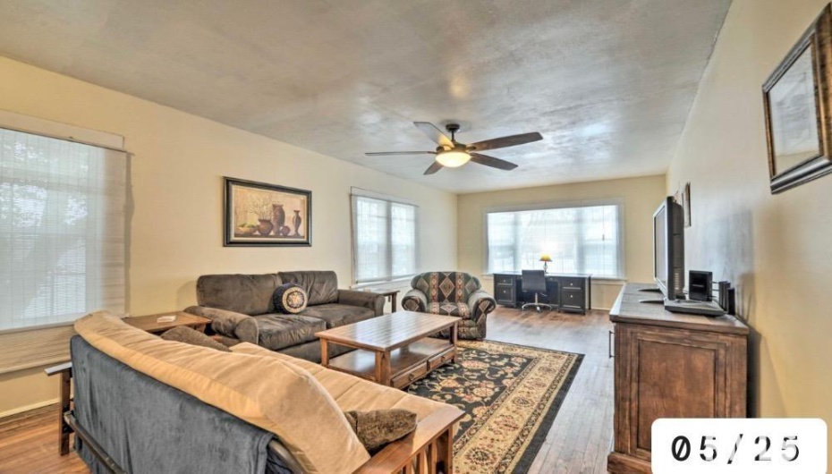 400 FOREST Street, Carbondale, Illinois 62901, 3 Bedrooms Bedrooms, 0 ,2 BathroomsBathrooms,Residential,For Sale,FOREST,0,RMAEB459800