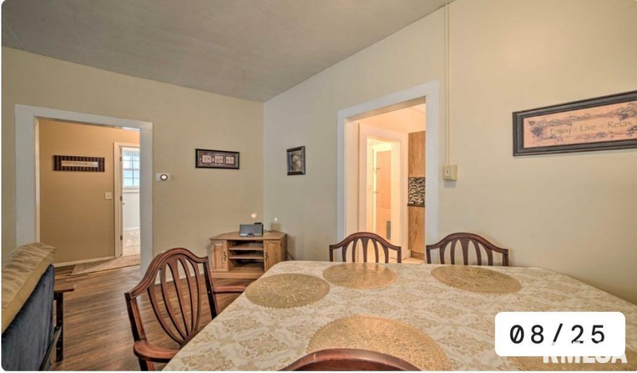 400 FOREST Street, Carbondale, Illinois 62901, 3 Bedrooms Bedrooms, 0 ,2 BathroomsBathrooms,Residential,For Sale,FOREST,0,RMAEB459800