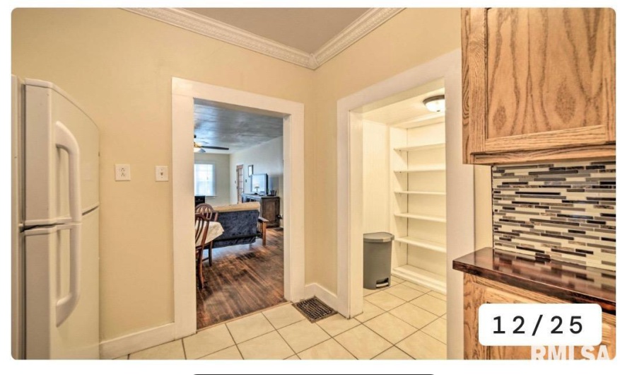 400 FOREST Street, Carbondale, Illinois 62901, 3 Bedrooms Bedrooms, 0 ,2 BathroomsBathrooms,Residential,For Sale,FOREST,0,RMAEB459800