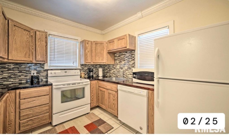 400 FOREST Street, Carbondale, Illinois 62901, 3 Bedrooms Bedrooms, 0 ,2 BathroomsBathrooms,Residential,For Sale,FOREST,0,RMAEB459800