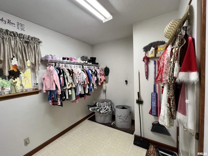 2372 LOGAN Street A Court, Murphysboro, Illinois 62966, 4 Bedrooms Bedrooms, 0 ,3 BathroomsBathrooms,Residential,For Sale,LOGAN,0,RMAEB460420