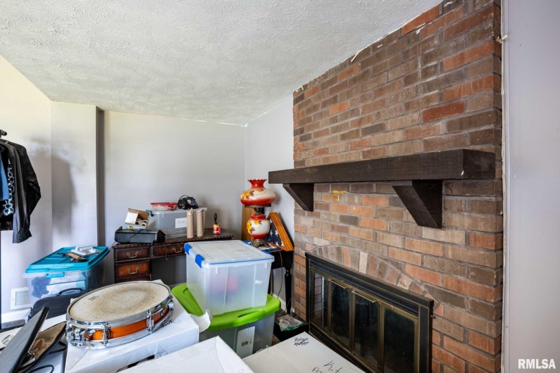 902 FAIRLANE Drive, Marion, Illinois 62959, 3 Bedrooms Bedrooms, 0 ,2 BathroomsBathrooms,Residential,For Sale,FAIRLANE,0,RMAQC4269228