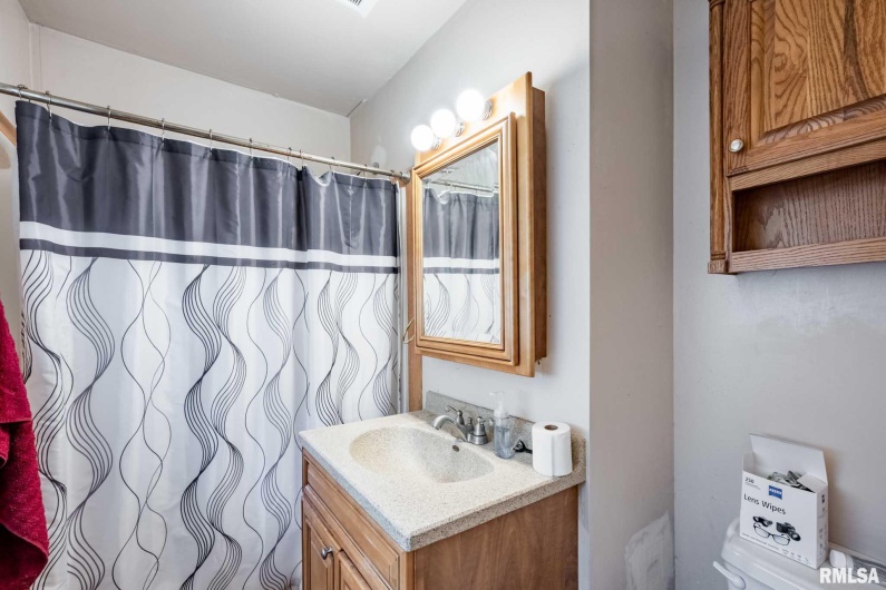 902 FAIRLANE Drive, Marion, Illinois 62959, 3 Bedrooms Bedrooms, 0 ,2 BathroomsBathrooms,Residential,For Sale,FAIRLANE,0,RMAQC4269228