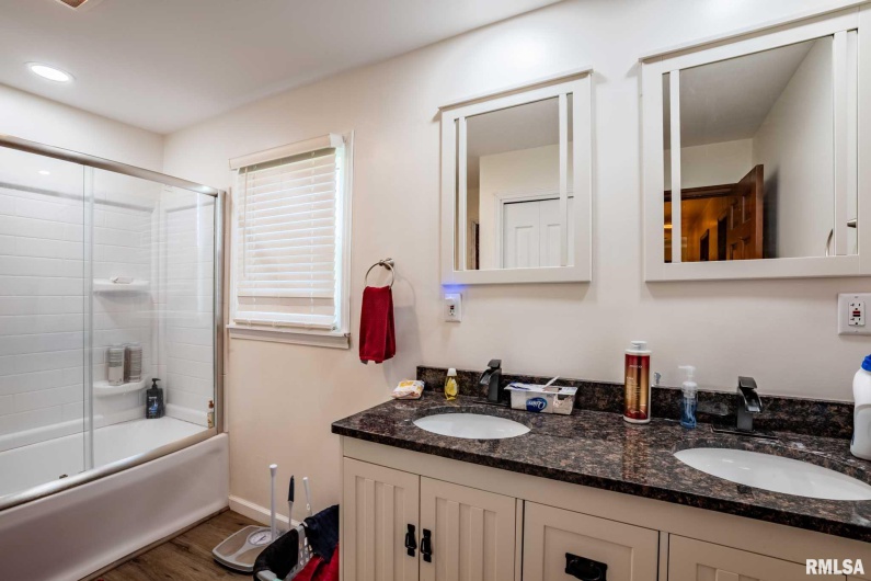 902 FAIRLANE Drive, Marion, Illinois 62959, 3 Bedrooms Bedrooms, 0 ,2 BathroomsBathrooms,Residential,For Sale,FAIRLANE,0,RMAQC4269228