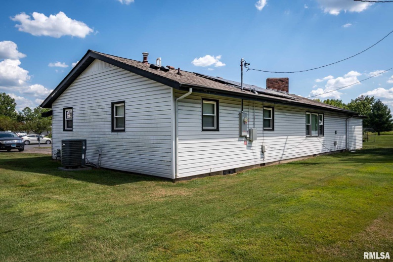 902 FAIRLANE Drive, Marion, Illinois 62959, 3 Bedrooms Bedrooms, 0 ,2 BathroomsBathrooms,Residential,For Sale,FAIRLANE,0,RMAQC4269228