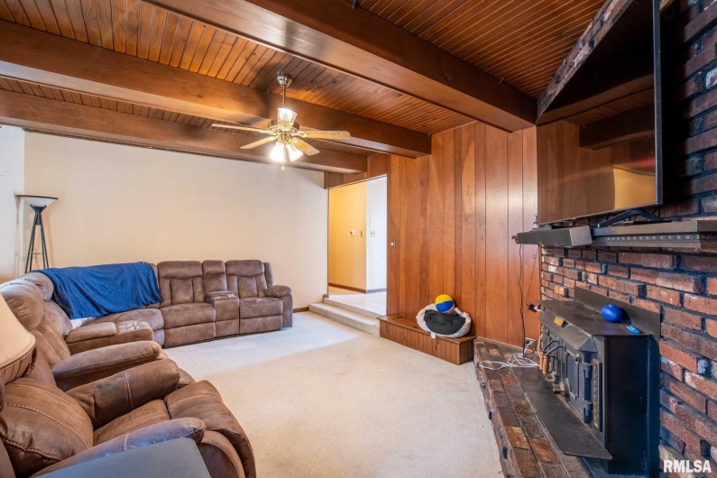 902 FAIRLANE Drive, Marion, Illinois 62959, 3 Bedrooms Bedrooms, 0 ,2 BathroomsBathrooms,Residential,For Sale,FAIRLANE,0,RMAQC4269228