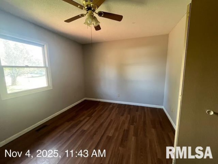 101 LAWRENCE Street, DeSoto, Illinois 62924, 4 Bedrooms Bedrooms, 0 ,2 BathroomsBathrooms,Residential,For Sale,LAWRENCE,0,RMAEB460421