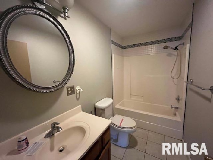 101 LAWRENCE Street, DeSoto, Illinois 62924, 4 Bedrooms Bedrooms, 0 ,2 BathroomsBathrooms,Residential,For Sale,LAWRENCE,0,RMAEB460421