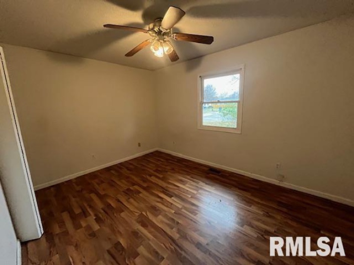 101 LAWRENCE Street, DeSoto, Illinois 62924, 4 Bedrooms Bedrooms, 0 ,2 BathroomsBathrooms,Residential,For Sale,LAWRENCE,0,RMAEB460421