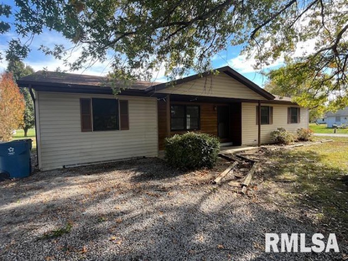 101 LAWRENCE Street, DeSoto, Illinois 62924, 4 Bedrooms Bedrooms, 0 ,2 BathroomsBathrooms,Residential,For Sale,LAWRENCE,0,RMAEB460421