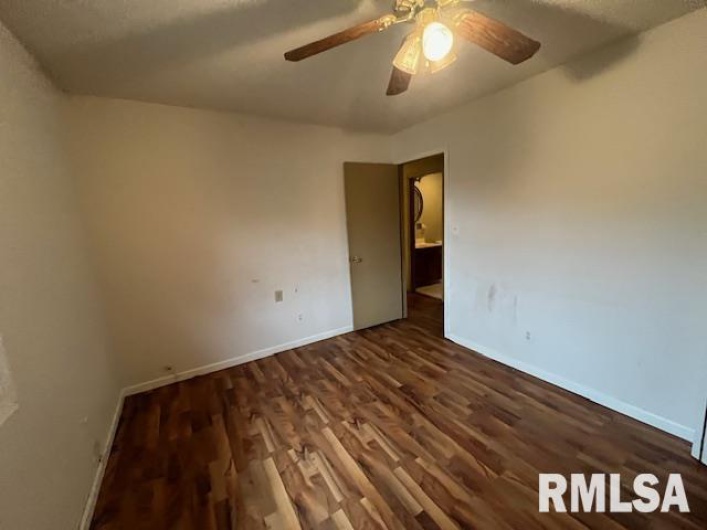 101 LAWRENCE Street, DeSoto, Illinois 62924, 4 Bedrooms Bedrooms, 0 ,2 BathroomsBathrooms,Residential,For Sale,LAWRENCE,0,RMAEB460421