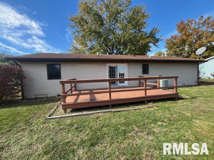 101 LAWRENCE Street, DeSoto, Illinois 62924, 4 Bedrooms Bedrooms, 0 ,2 BathroomsBathrooms,Residential,For Sale,LAWRENCE,0,RMAEB460421