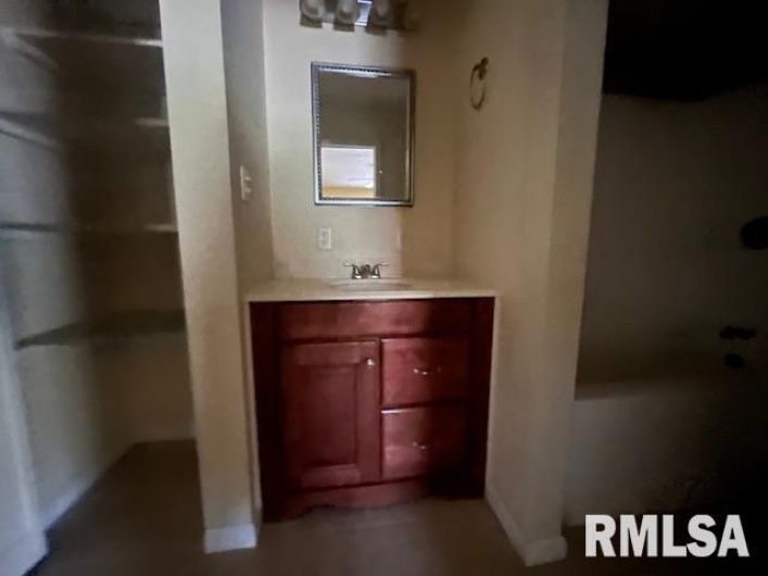 101 LAWRENCE Street, DeSoto, Illinois 62924, 4 Bedrooms Bedrooms, 0 ,2 BathroomsBathrooms,Residential,For Sale,LAWRENCE,0,RMAEB460421