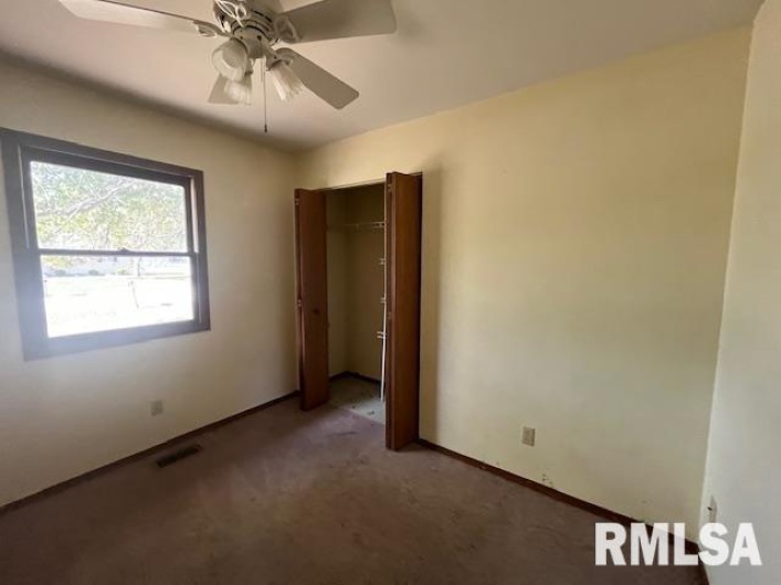 101 LAWRENCE Street, DeSoto, Illinois 62924, 4 Bedrooms Bedrooms, 0 ,2 BathroomsBathrooms,Residential,For Sale,LAWRENCE,0,RMAEB460421