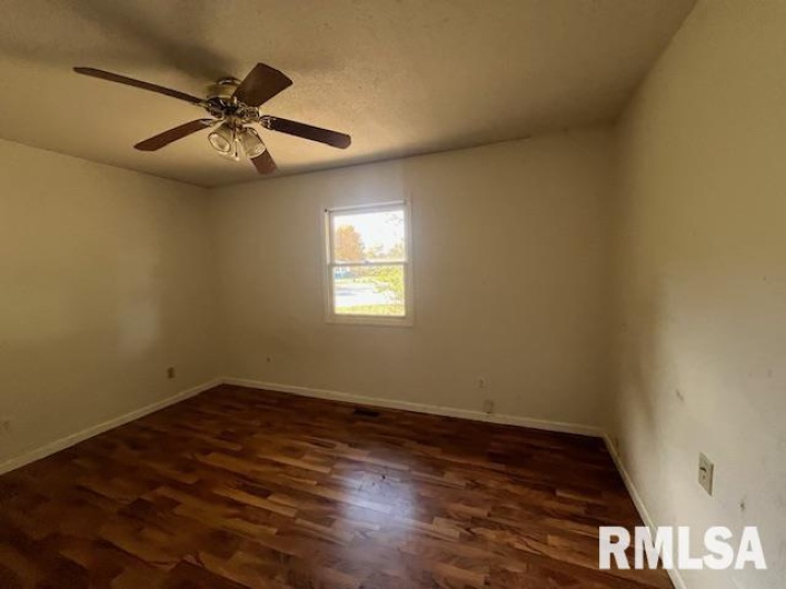 101 LAWRENCE Street, DeSoto, Illinois 62924, 4 Bedrooms Bedrooms, 0 ,2 BathroomsBathrooms,Residential,For Sale,LAWRENCE,0,RMAEB460421