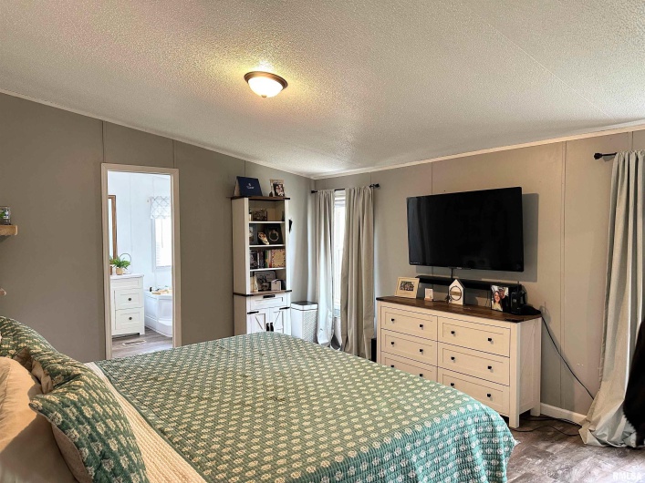 65 Payne Drive, Goreville, Illinois 62939, 4 Bedrooms Bedrooms, 0 ,3 BathroomsBathrooms,Residential,For Sale,Payne,0,RMAEB459963