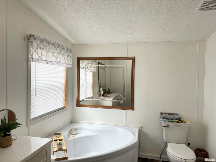 65 Payne Drive, Goreville, Illinois 62939, 4 Bedrooms Bedrooms, 0 ,3 BathroomsBathrooms,Residential,For Sale,Payne,0,RMAEB459963