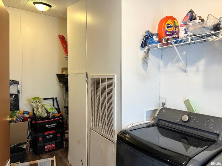 65 Payne Drive, Goreville, Illinois 62939, 4 Bedrooms Bedrooms, 0 ,3 BathroomsBathrooms,Residential,For Sale,Payne,0,RMAEB459963