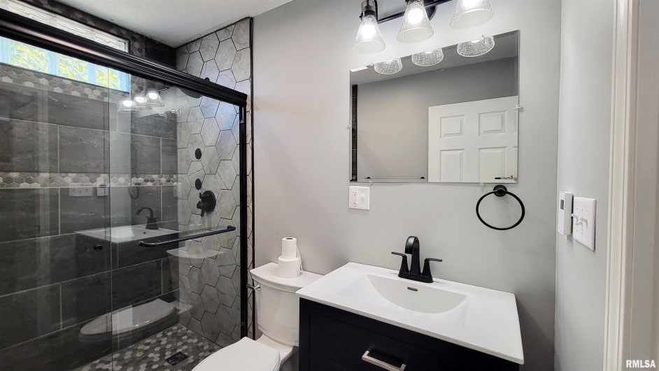 1005 MOORE Street, Carterville, Illinois 62918, 3 Bedrooms Bedrooms, 0 ,1 BathroomBathrooms,Residential,For Sale,MOORE,0,RMAEB460426