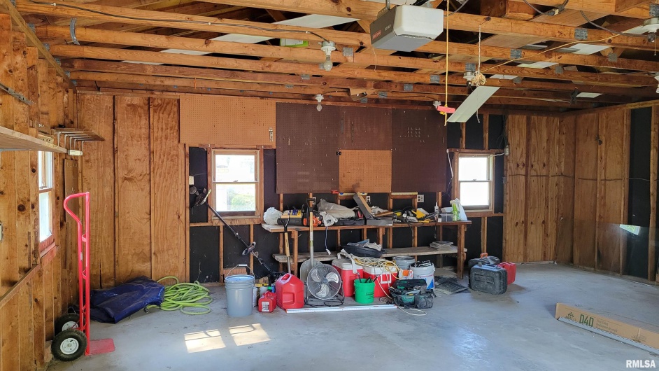 1005 MOORE Street, Carterville, Illinois 62918, 3 Bedrooms Bedrooms, 0 ,1 BathroomBathrooms,Residential,For Sale,MOORE,0,RMAEB460426