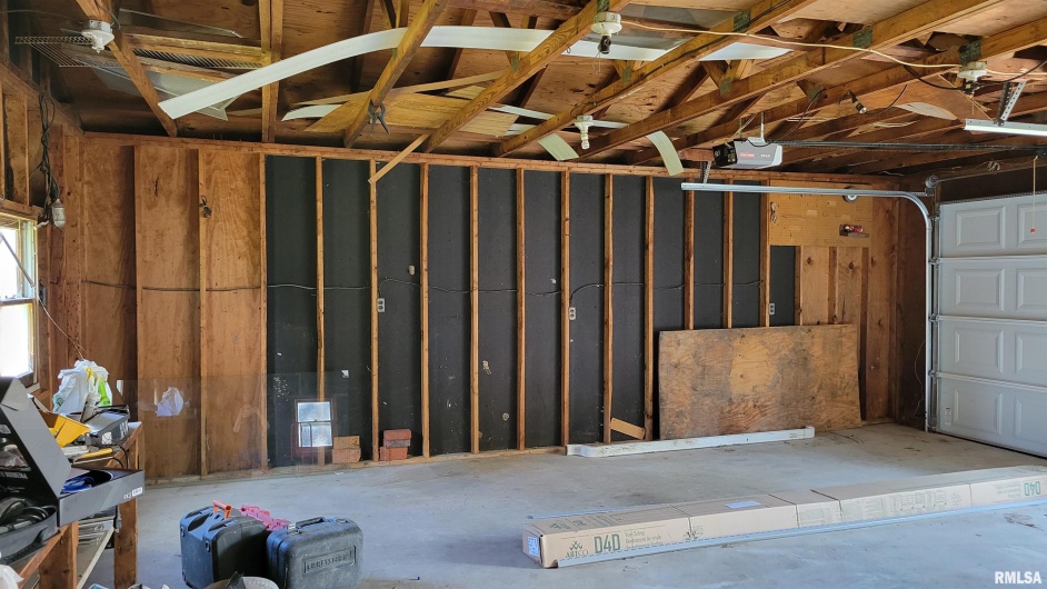 1005 MOORE Street, Carterville, Illinois 62918, 3 Bedrooms Bedrooms, 0 ,1 BathroomBathrooms,Residential,For Sale,MOORE,0,RMAEB460426