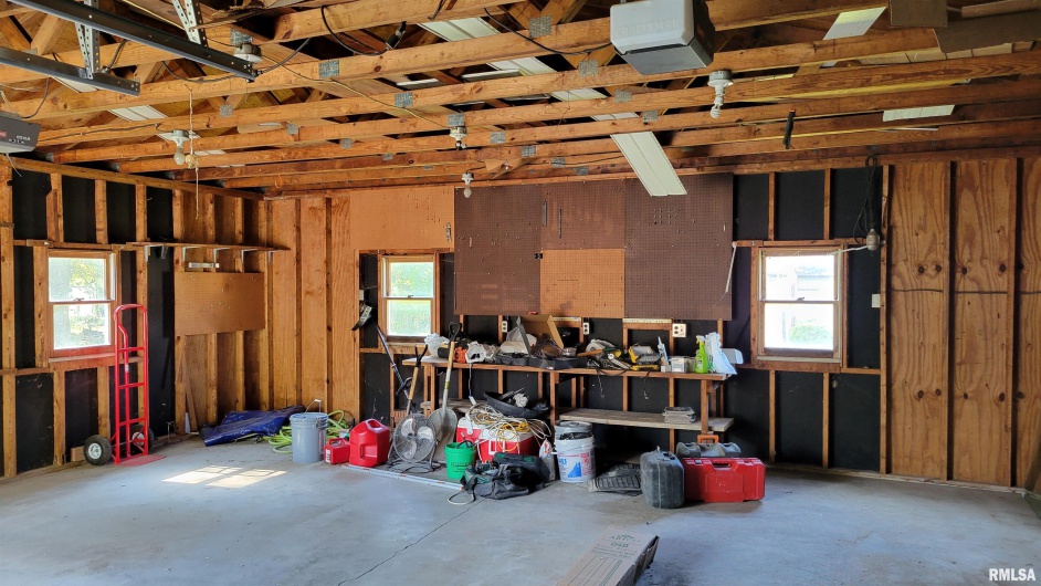 1005 MOORE Street, Carterville, Illinois 62918, 3 Bedrooms Bedrooms, 0 ,1 BathroomBathrooms,Residential,For Sale,MOORE,0,RMAEB460426