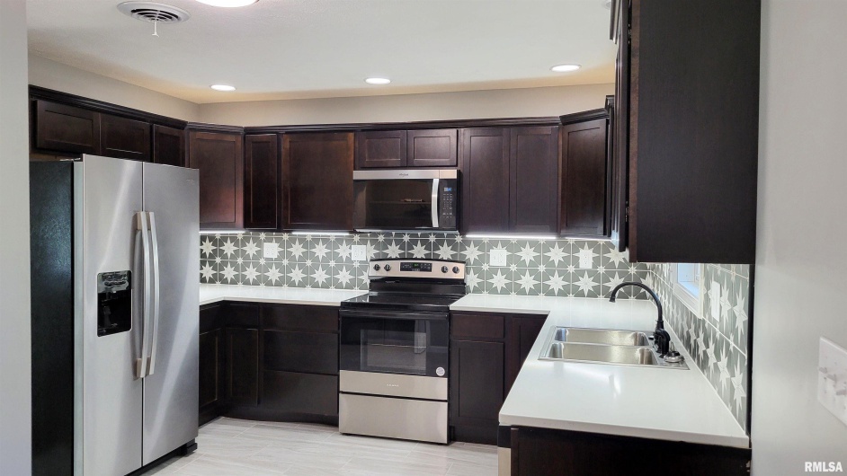 1005 MOORE Street, Carterville, Illinois 62918, 3 Bedrooms Bedrooms, 0 ,1 BathroomBathrooms,Residential,For Sale,MOORE,0,RMAEB460426