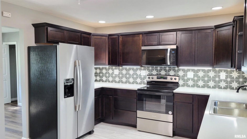 1005 MOORE Street, Carterville, Illinois 62918, 3 Bedrooms Bedrooms, 0 ,1 BathroomBathrooms,Residential,For Sale,MOORE,0,RMAEB460426