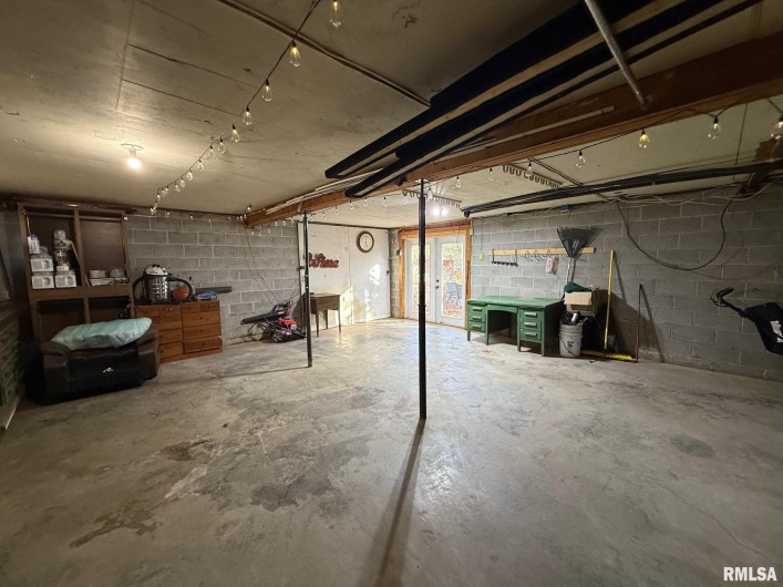 606 KENNEDY Drive, DeSoto, Illinois 62966, 3 Bedrooms Bedrooms, 0 ,1 BathroomBathrooms,Residential,For Sale,KENNEDY,0,RMAQC4269238