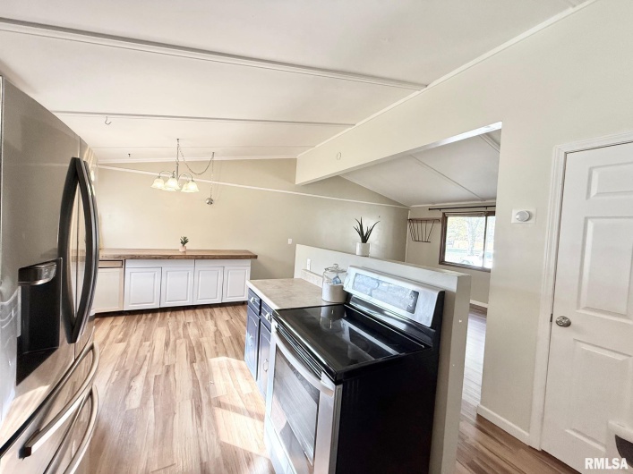 606 KENNEDY Drive, DeSoto, Illinois 62966, 3 Bedrooms Bedrooms, 0 ,1 BathroomBathrooms,Residential,For Sale,KENNEDY,0,RMAQC4269238