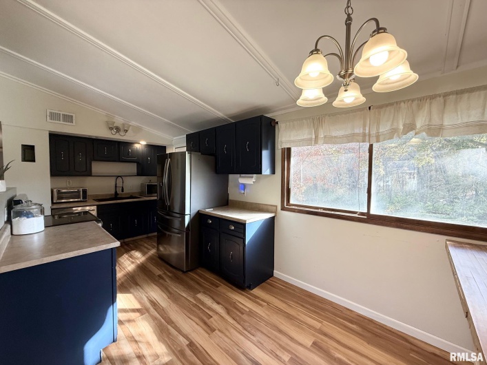 606 KENNEDY Drive, DeSoto, Illinois 62966, 3 Bedrooms Bedrooms, 0 ,1 BathroomBathrooms,Residential,For Sale,KENNEDY,0,RMAQC4269238