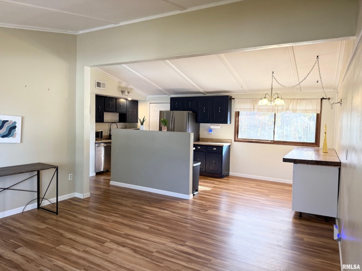 606 KENNEDY Drive, DeSoto, Illinois 62966, 3 Bedrooms Bedrooms, 0 ,1 BathroomBathrooms,Residential,For Sale,KENNEDY,0,RMAQC4269238